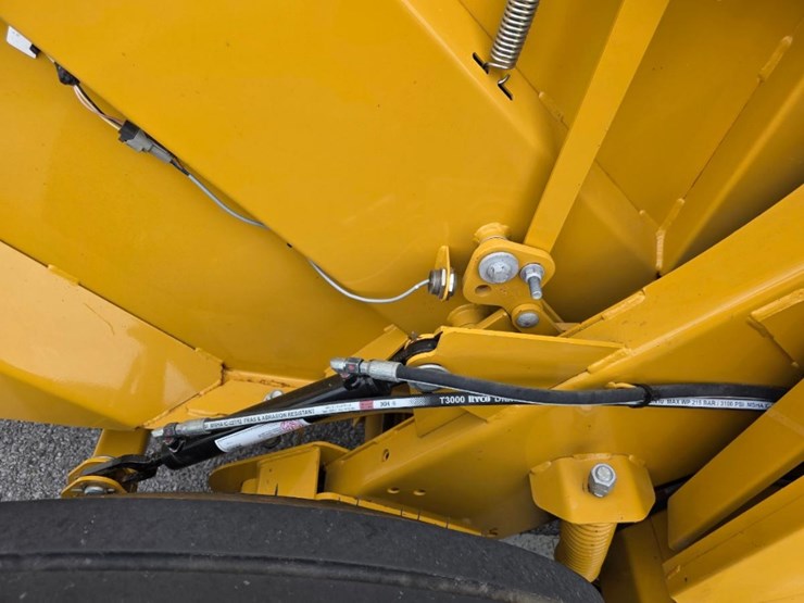 2020-vermeer-604r-signature-image-9