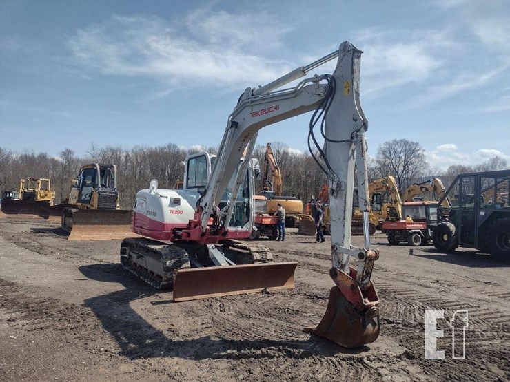 2019-takeuchi-tb290-image-37