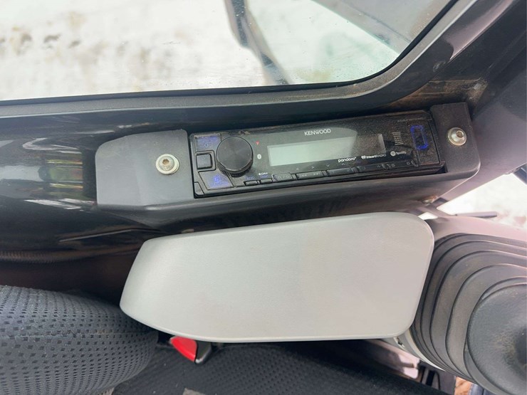 2019-deere-35g-image-31