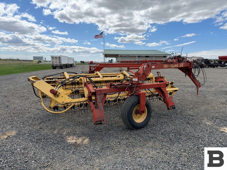 new-holland-216-image-5