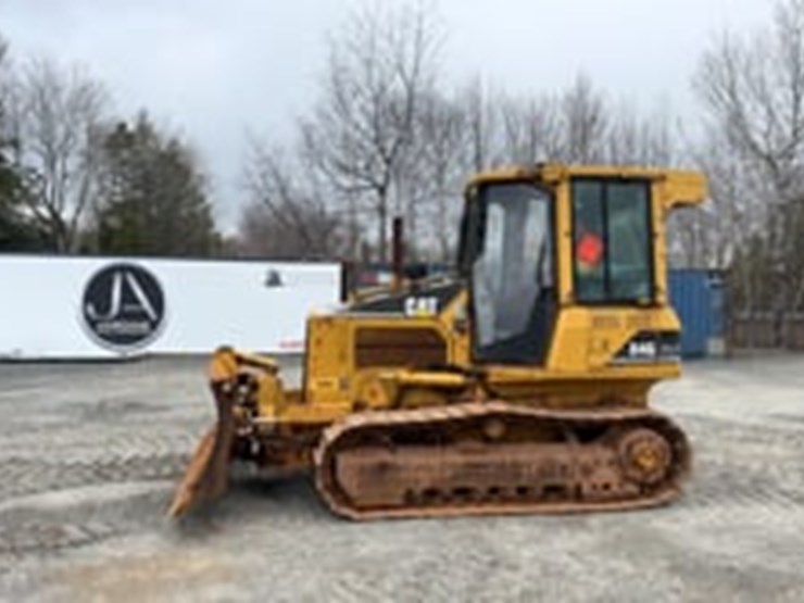 2004-caterpillar-d4g-xl-image-9