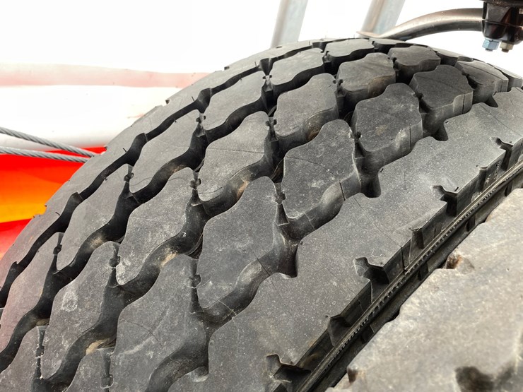 #10384-•-(2)-michelin-315/80r22.5-tires-image-4