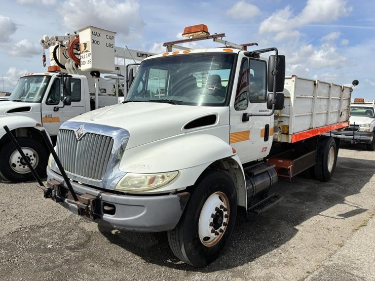 2004-international-durastar-4300-image-1