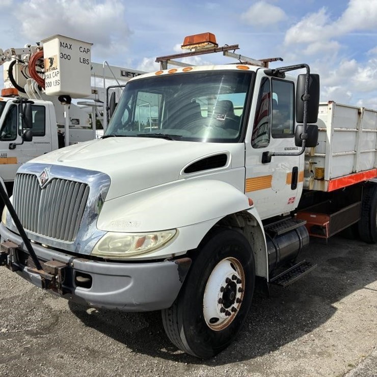 2004 INTERNATIONAL DURASTAR 4300
