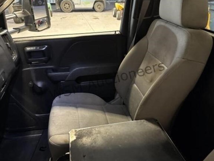 2015-chevrolet-silverado-3500hd-image-25