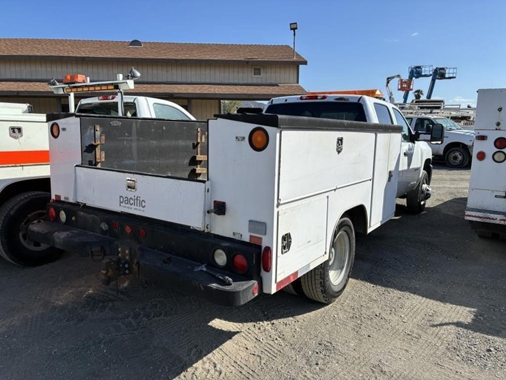 2012-chevrolet-silverado-3500-image-3