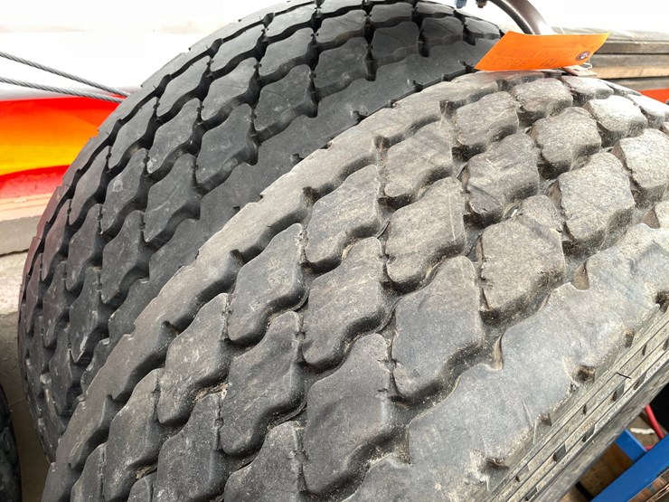 #10384-•-(2)-michelin-315/80r22.5-tires-image-3