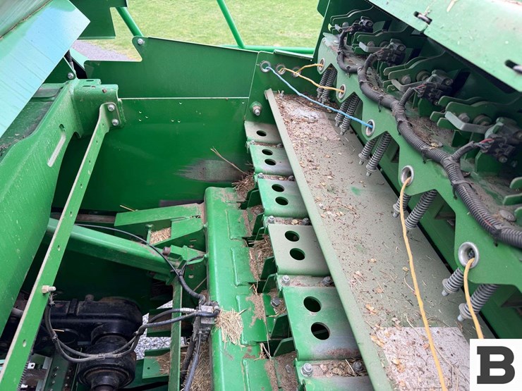 2015-john-deere-l340-image-78