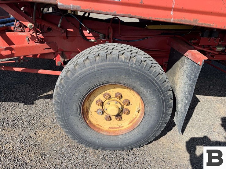 new-holland-1085-image-31