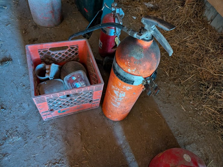 #5504-•-fire-extinguishers-image-4