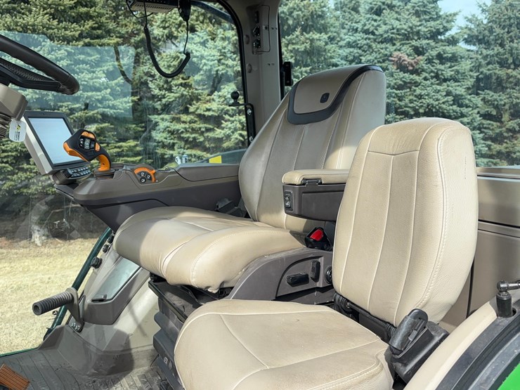 2022-john-deere-8r-370-image-17