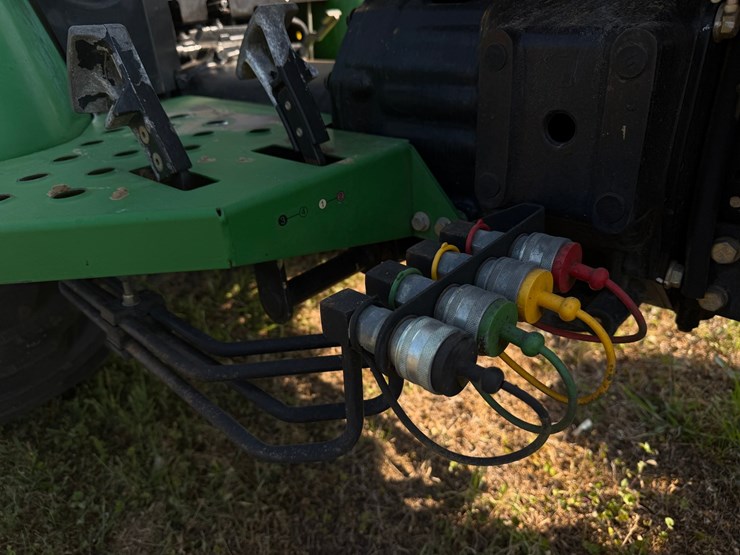 john-deere-3203-image-10