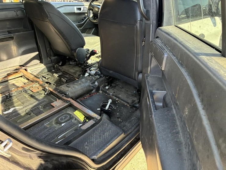 2021-ford-explorer-police-interceptor-image-10