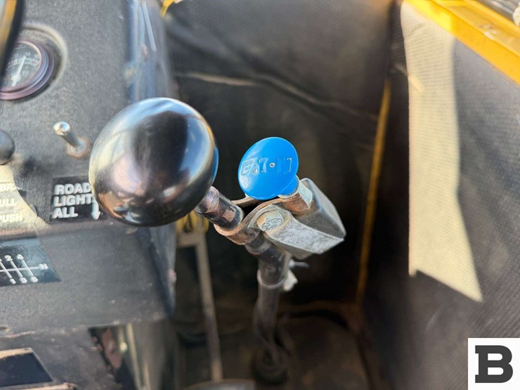 new-holland-1085-image-65