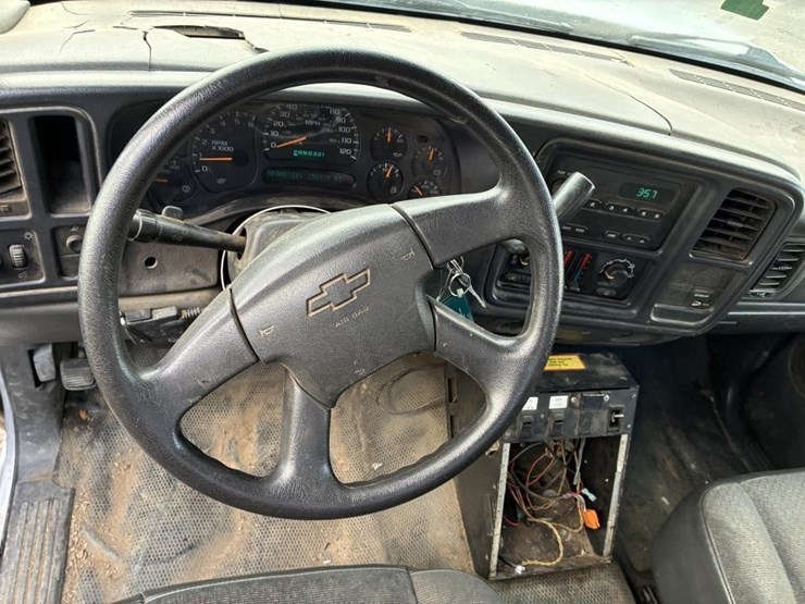 2003-chevrolet-silverado-2500-image-12