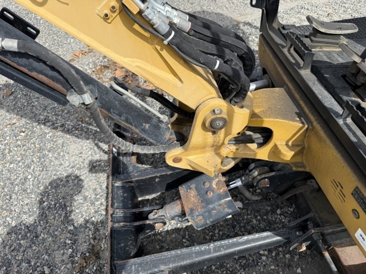 2017-caterpillar-301.7d-image-20