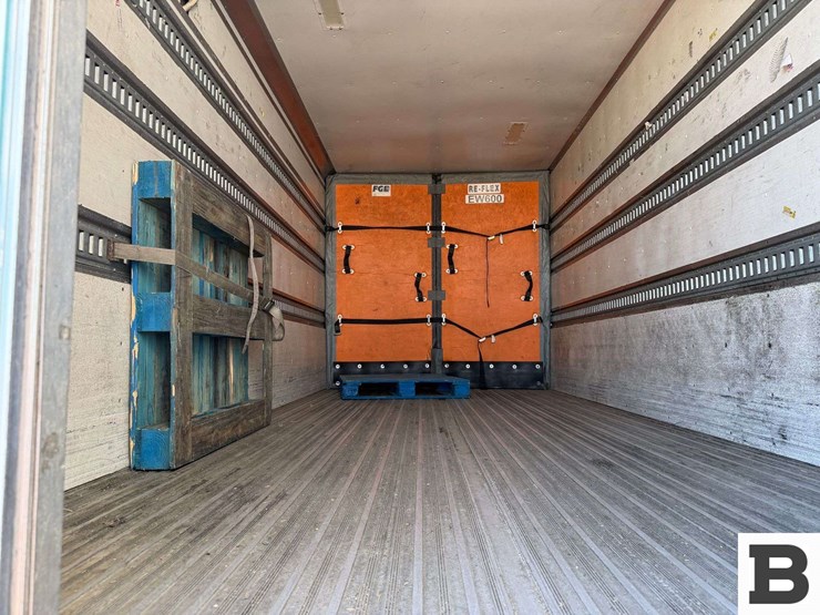 2009-freightliner-m2-box-van-truck-image-30