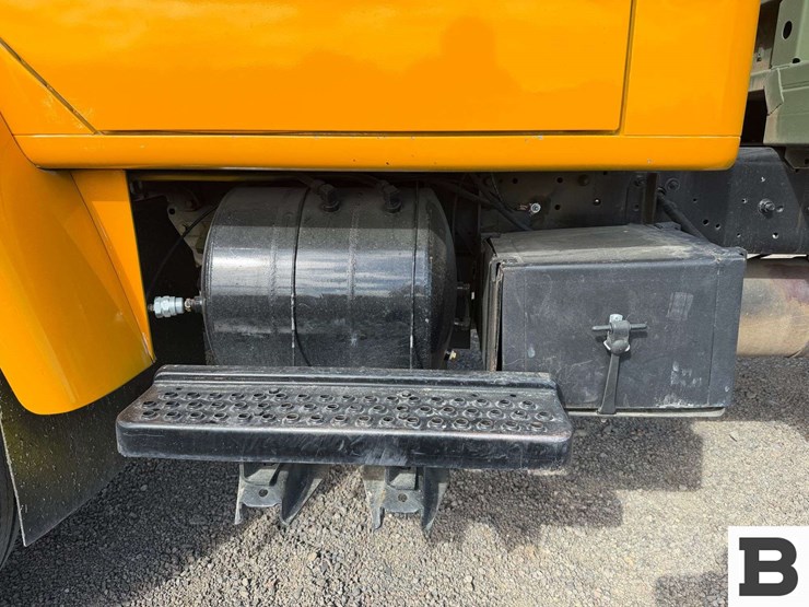 1985-international-1854-flatbed-truck-image-10