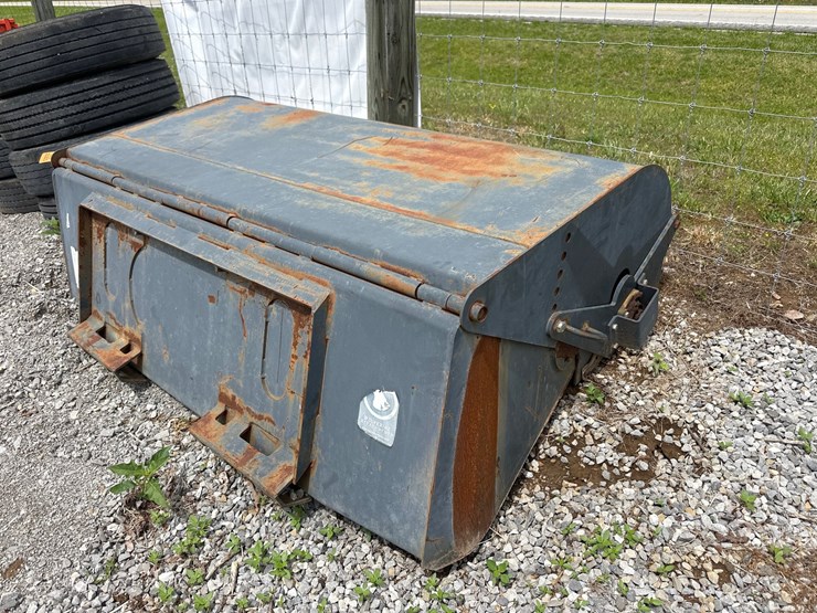 #1413-•-wolverine-sweeper-attachment-image-1