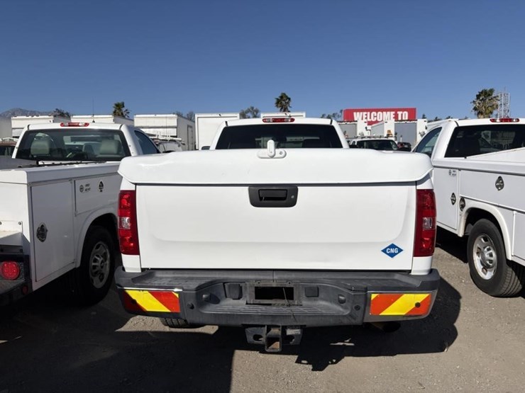 2013-chevrolet-2500-image-6