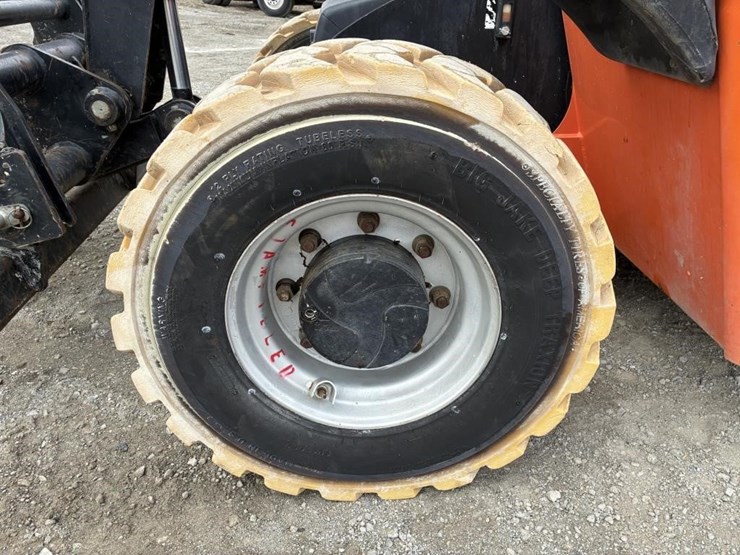 2015-jlg-g5-18a-image-12