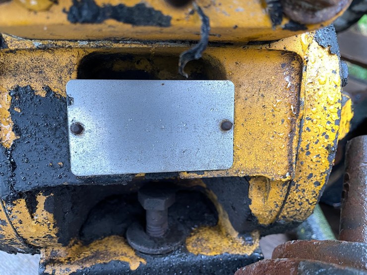 #10364-•-fuel-pump-off-of-semi-tractor-image-11