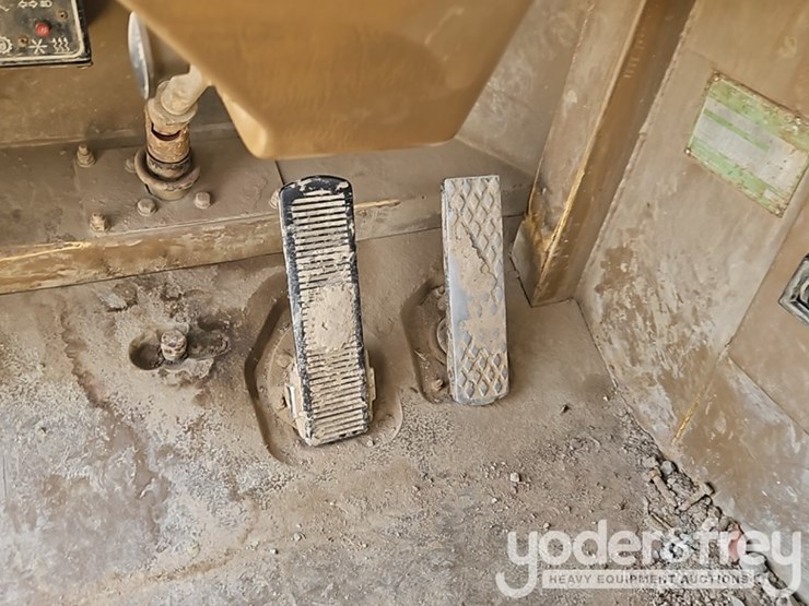 caterpillar-d350d-image-25