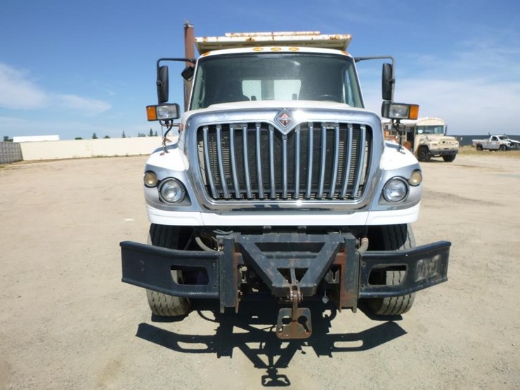 2009-international-7600-image-17