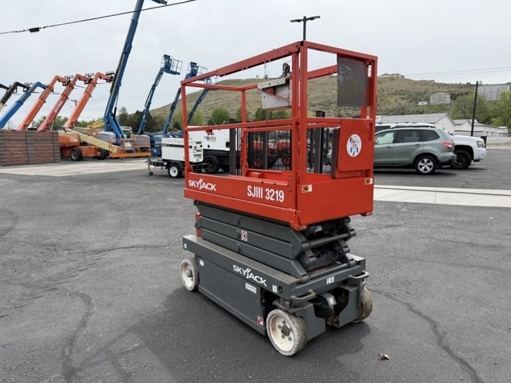 2013-skyjack-sjiii3219-image-2