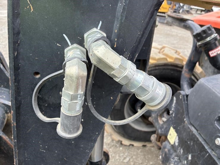 2015-jlg-g5-18a-image-10