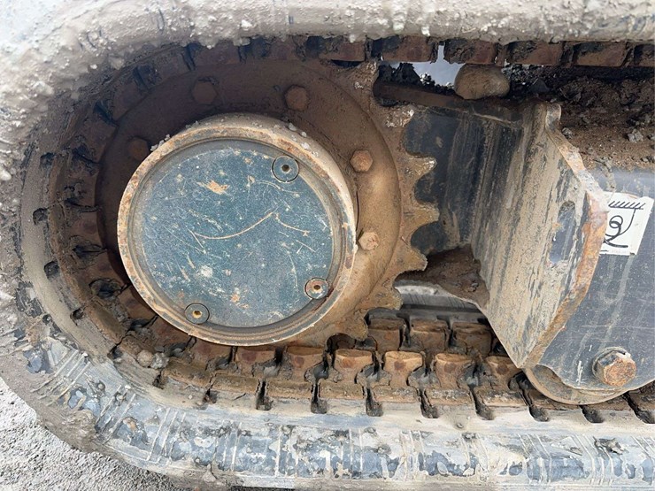 2024-case-cx37c-image-17