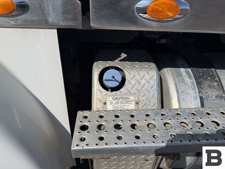 2012-freightliner-coronado-sd-tractor-truck-image-13