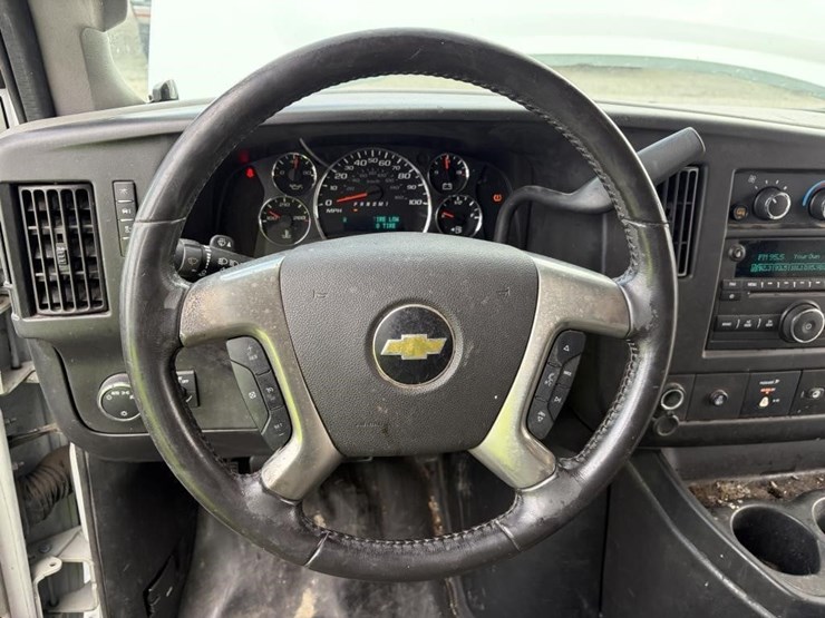 2017-chevrolet-express-2500-image-13