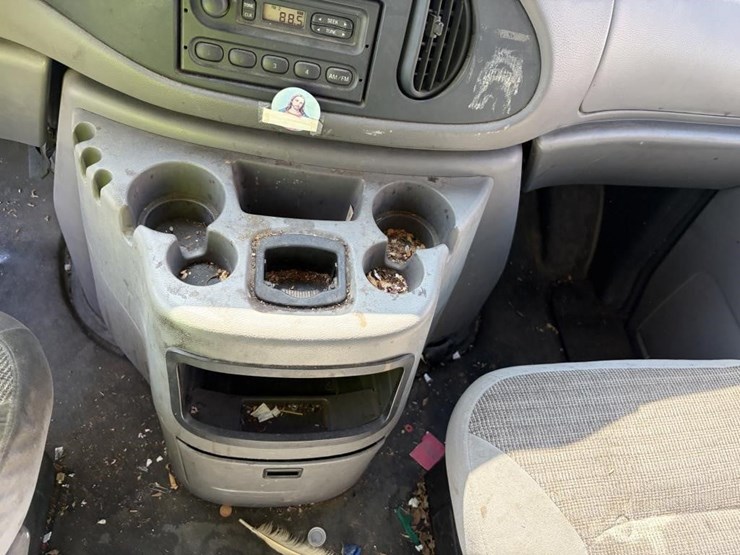 2002-ford-e350-image-17