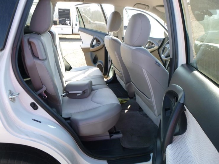 2014-toyota-rav4-image-20