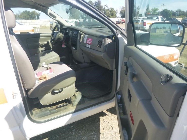 2005-dodge-ram-2500-image-16