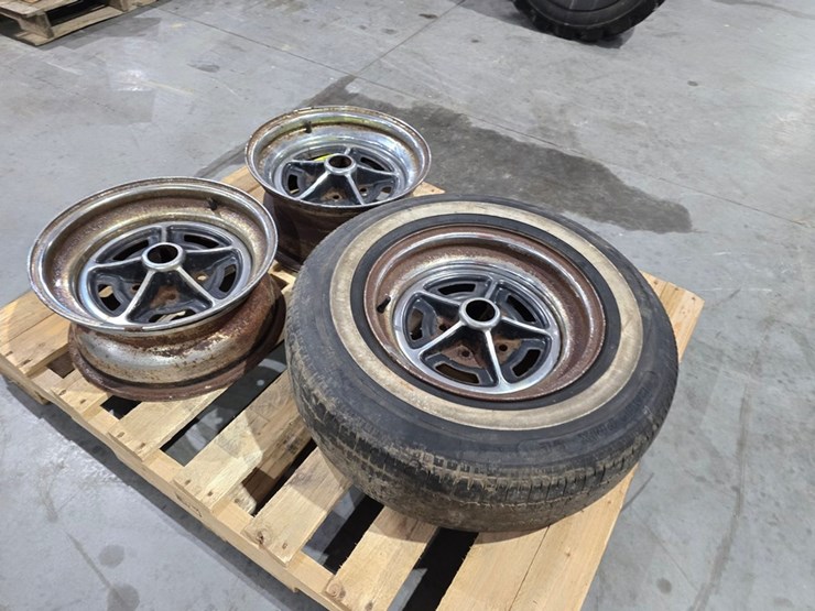 #42-•-(3)-buick-5-bolt-rims-image-4