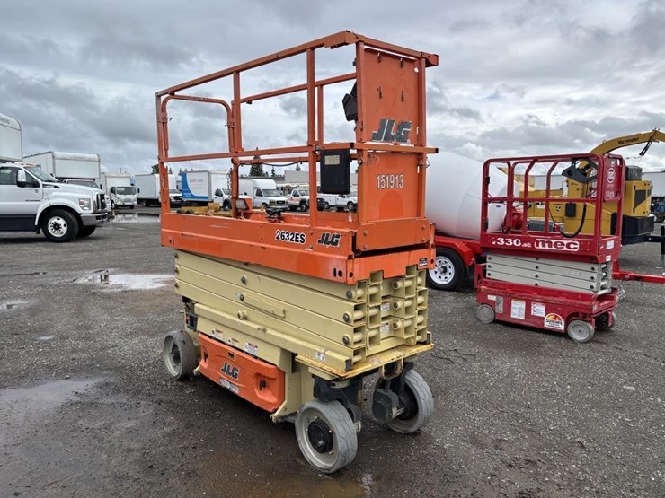 2010-jlg-2632es-image-2