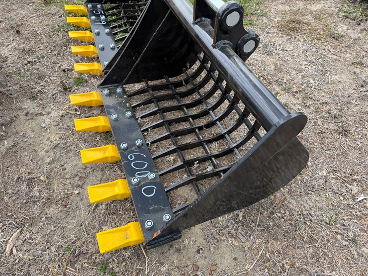 #601-•-#600-•-rock-bucket-for-mini-excavator-image-2