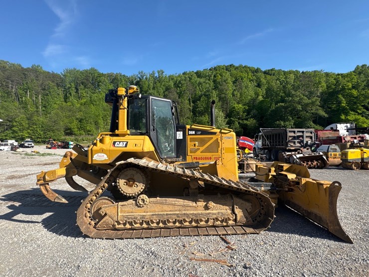 2013-caterpillar-d6n-lgp-image-1