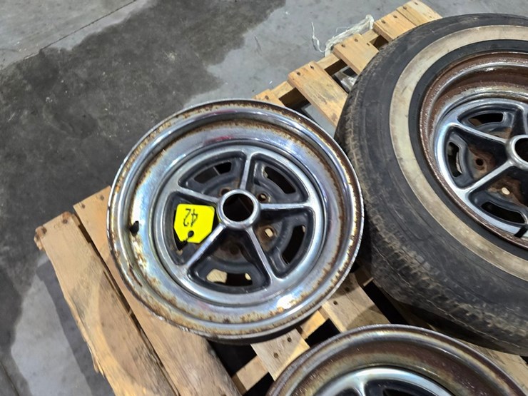 #42-•-(3)-buick-5-bolt-rims-image-7