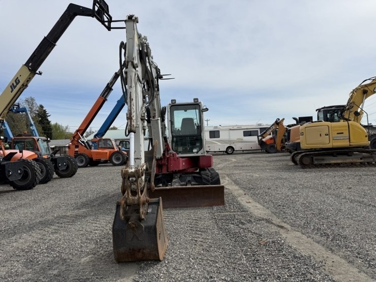 2016-takeuchi-tb280fr-image-8