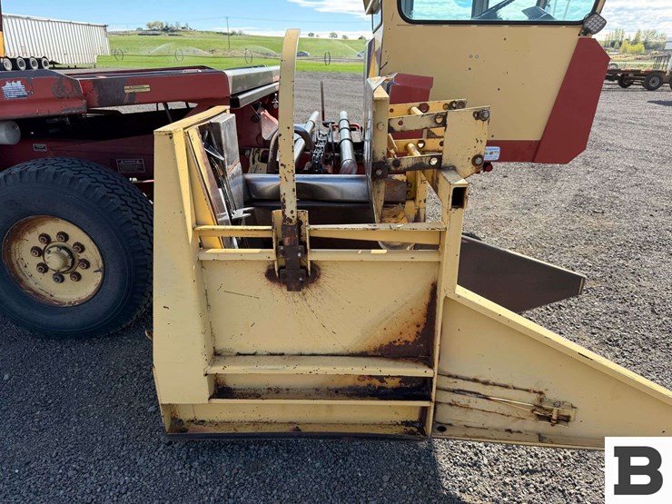 new-holland-1085-image-20