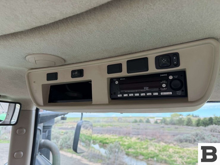 2012-john-deere-9510r-image-95