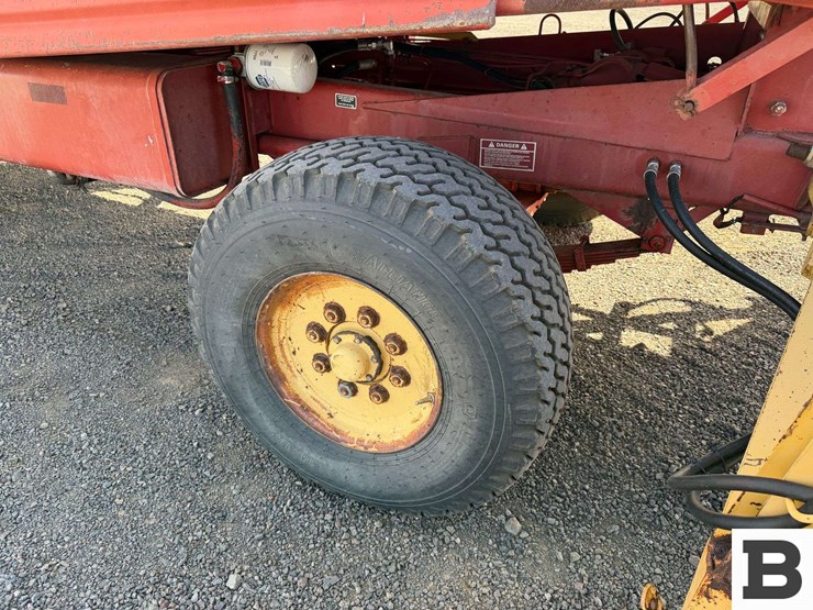 new-holland-1085-image-24