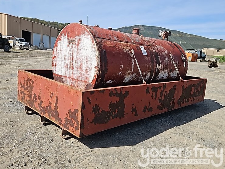 2000-gallon-fuel-tank-w/-spill-container-image-4