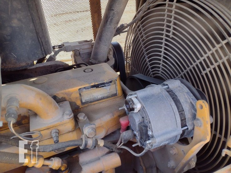 2005-deere-700h-xlt-image-40