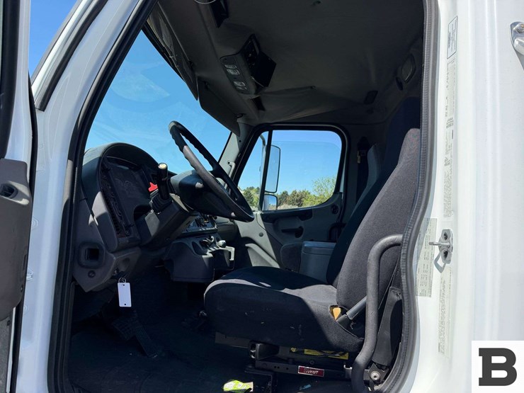 2009-freightliner-m2-box-van-truck-image-57