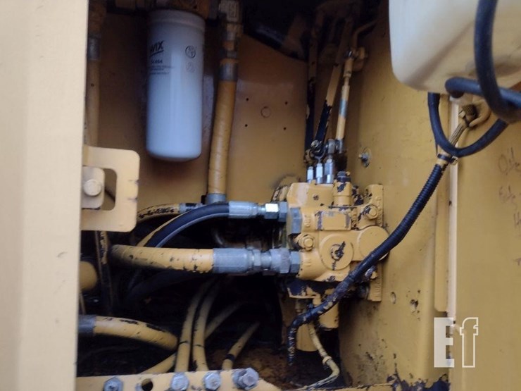 2005-deere-700h-lgp-image-43