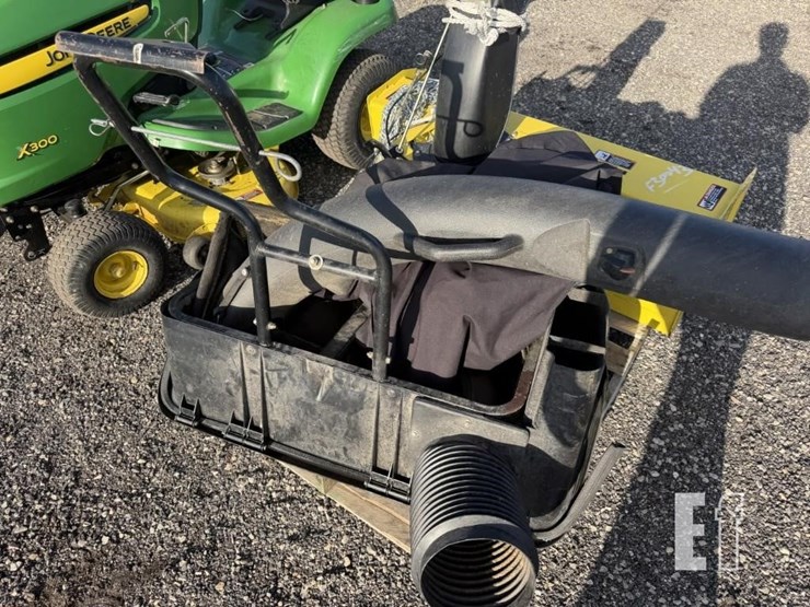 john-deere-x300-image-21